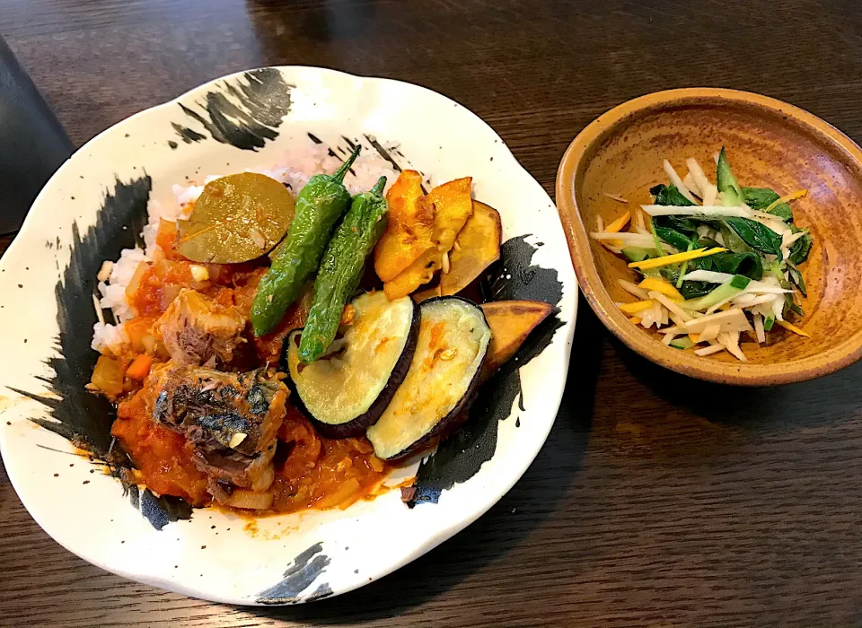 サバ缶と夏野菜カレー&ゴボウ三つ葉レモン和え|UlYさん