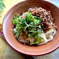 どっさり薬味の和風じゃじゃ麺