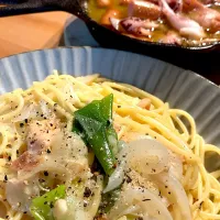 焼き鳥缶パスタ、烏賊のアヒージョ|tsumummyさん