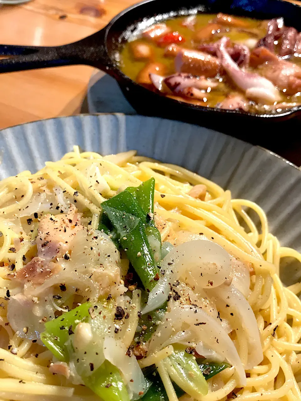 焼き鳥缶パスタ、烏賊のアヒージョ|tsumummyさん