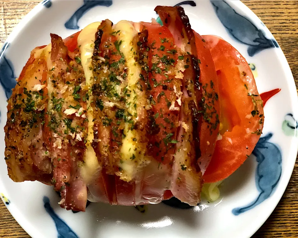 トマトのハッセルバックを小分けに…😋ウマウマ|ブンタさん