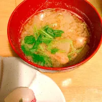 Snapdishの料理写真:甘エビの頭と大根のお味噌汁|shoshanaさん