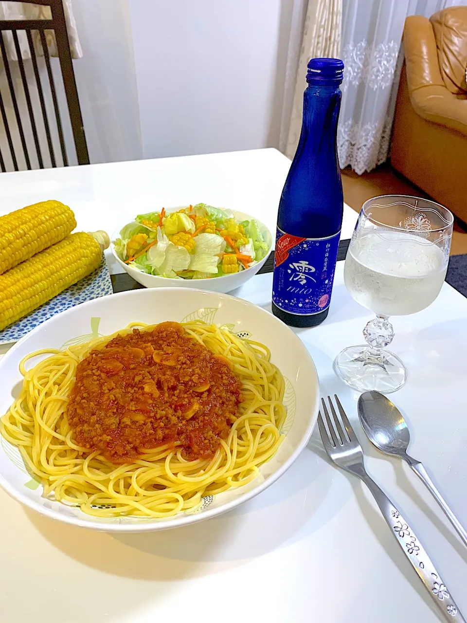 マッシュルーム入りミートソーススパゲティ🍝茹でとうもろこしサラダ🥗|yukiさん