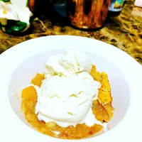 Buttery Crust Peachy 🍑 Cobbler Topped w/ Vanilla Bean Ice-Cream!😋|Nubian Queenさん