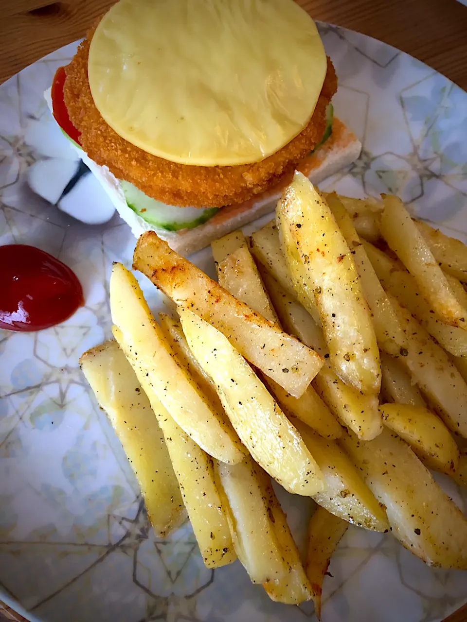 Vegan fish burger and fries|MissYumYumさん