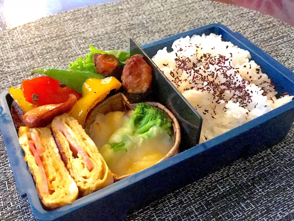 Snapdishの料理写真:ビタミンカラー野菜のカレー炒めとグラタン弁当|とみぃさん