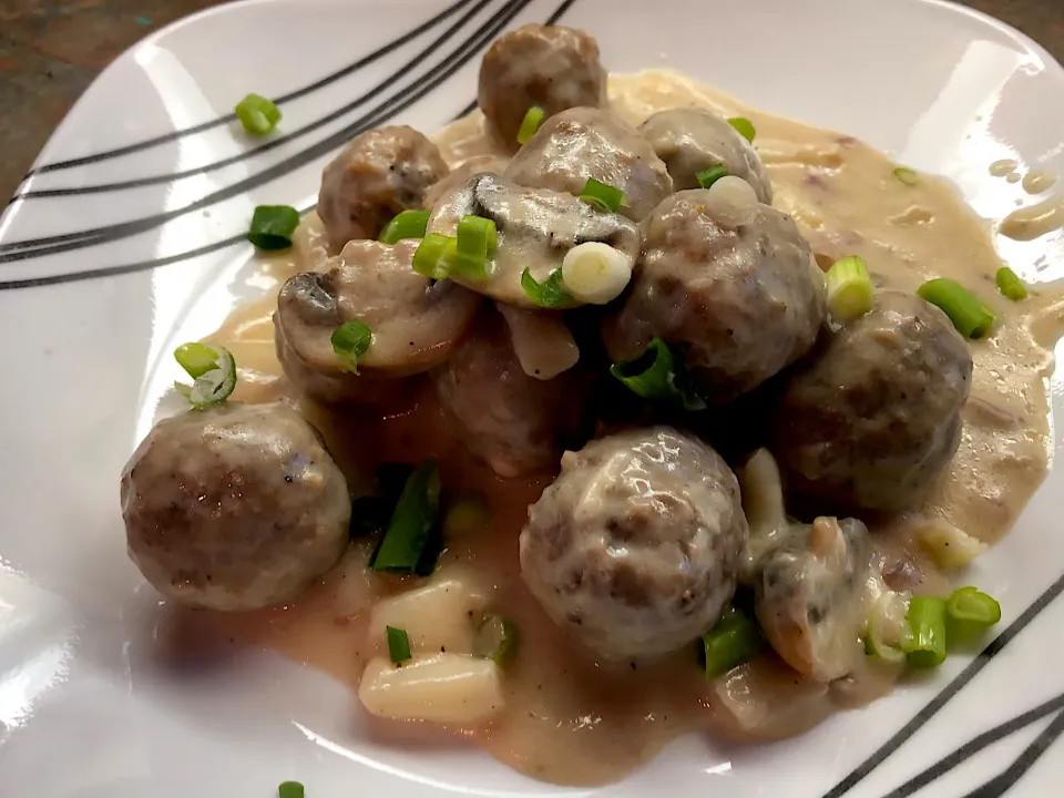 Meatballs alfredo|Marnelli Dela Cruz Hollandさん