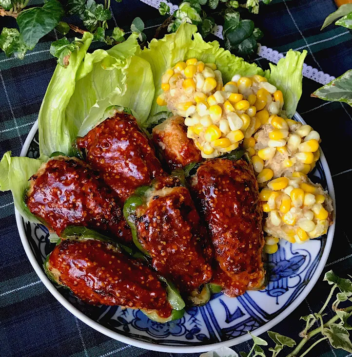 🍚🥢食べたかった❣️ピーマン肉詰め🍚🥢余った肉種はコーンまみれ🌽🌽🌽|Hollyさん