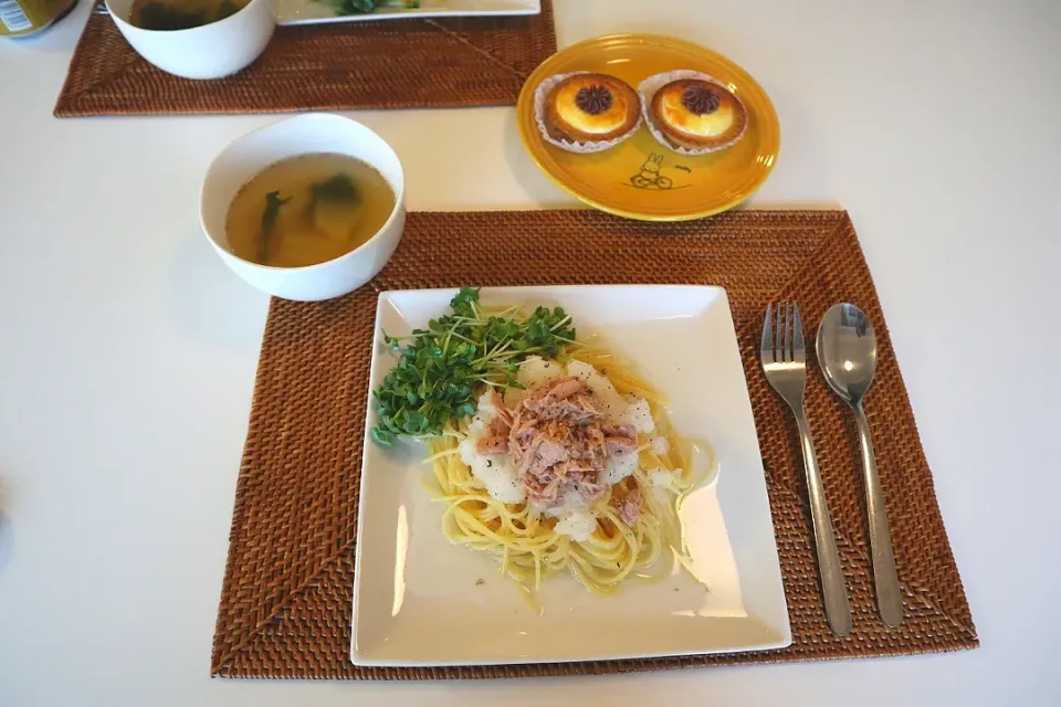 Snapdishの料理写真:今日の夕食 ツナと大根おろしの塩麹パスタ、大根とわかめのコンソメスープ、BAKEしるこチーズタルト|pinknari🐰🌈さん