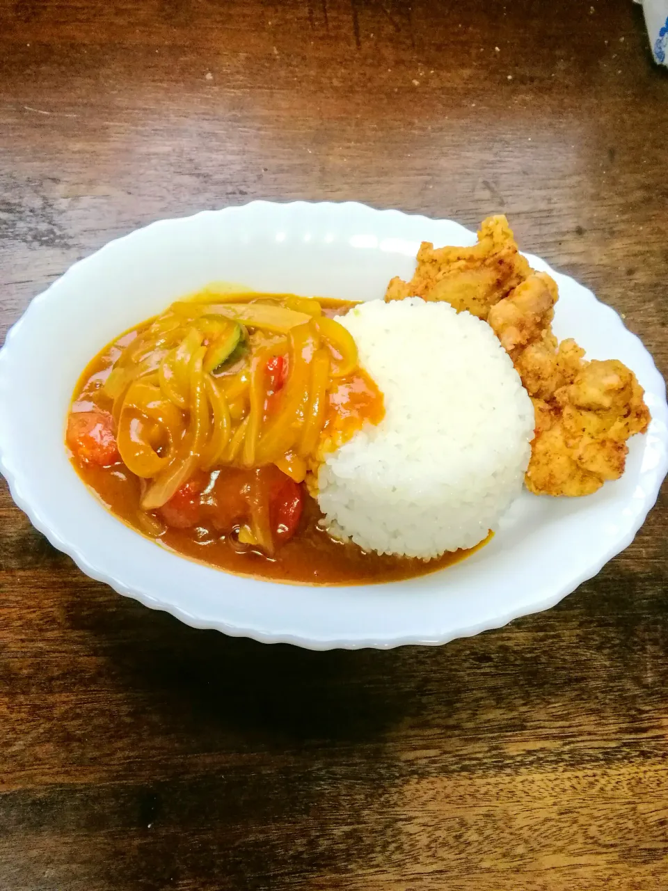 Snapdishの料理写真:ズッキーニとミニトマトの野菜カレー唐揚げ添え🍛|にんにくと唐辛子が特に好き❤️(元シャリマー)さん