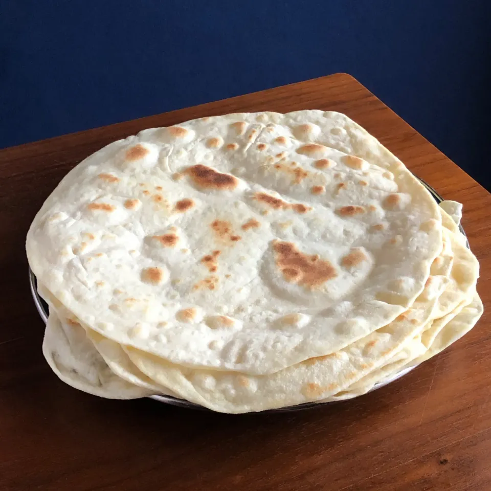 Snapdishの料理写真:手作りトルティーヤ特大サイズ25cm！　　tortilla|マユマユさん