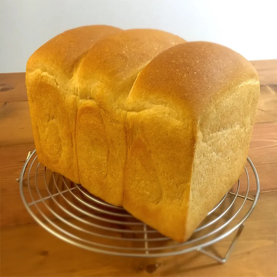 全粒粉の山型食パン🍞|ましてさん