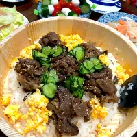 Snapdishの料理写真:牛肉しぐれ寿司|まるさん