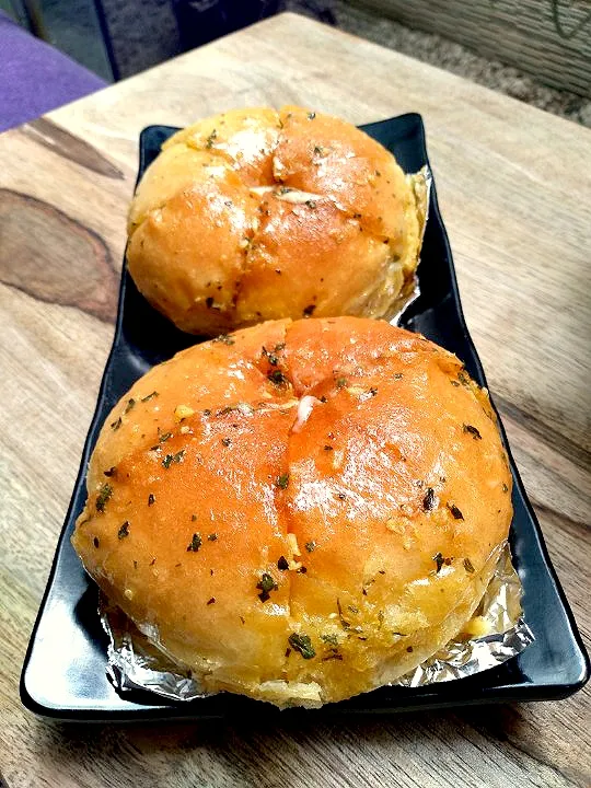 Korean Garlic Cheese Bread|Ari Ambadaさん