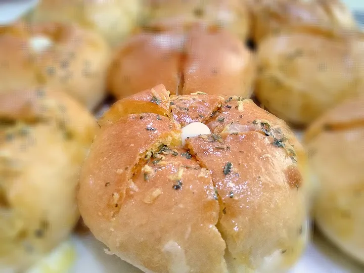 Korean Garlic Cheese Bread|Ari Ambadaさん