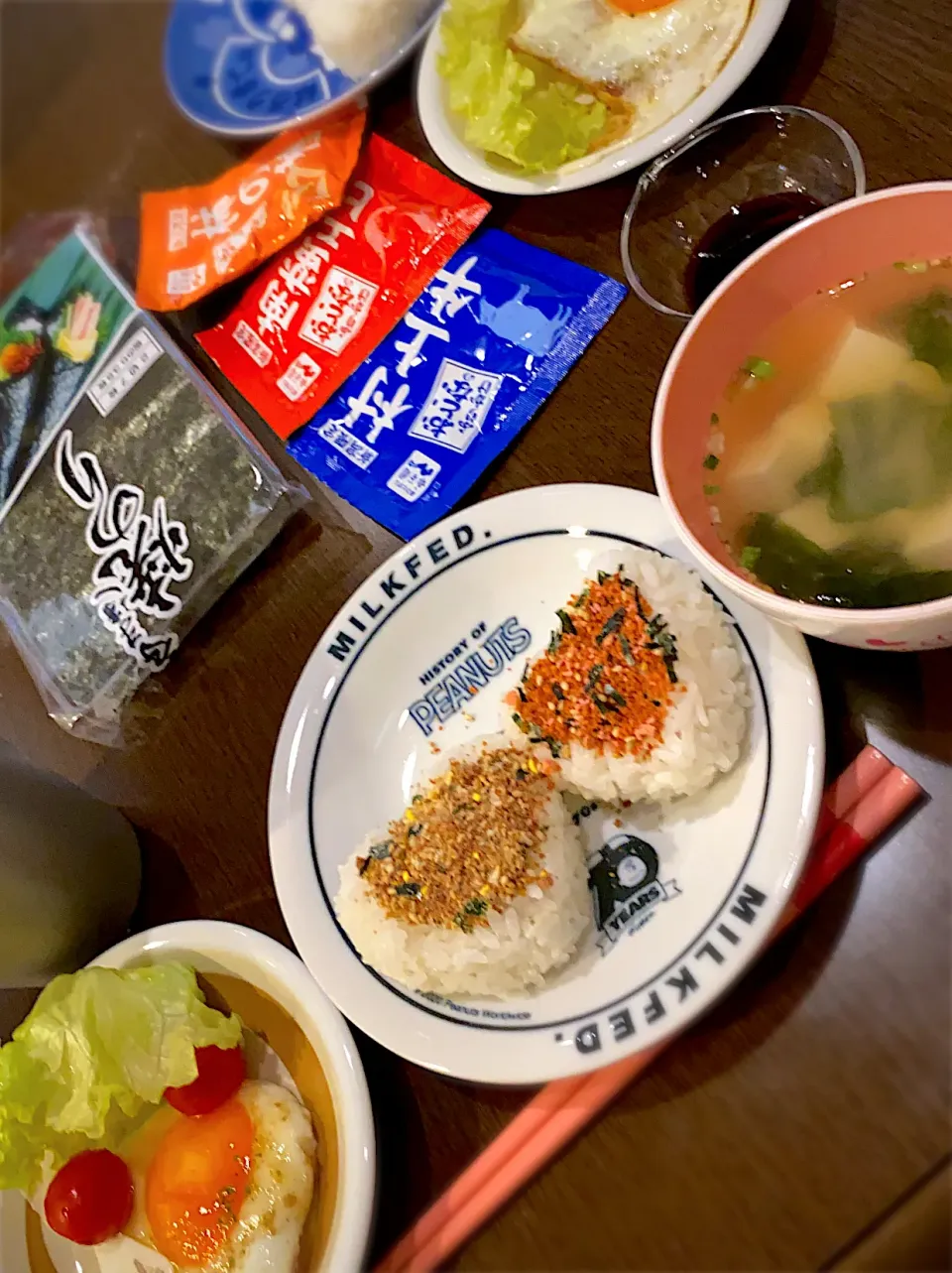 おにぎり朝ごはん🍙　豆腐とわかめの鶏出しお味噌汁　目玉焼き🍳　コーヒー☕️|ch＊K*∀o(^^*)♪さん