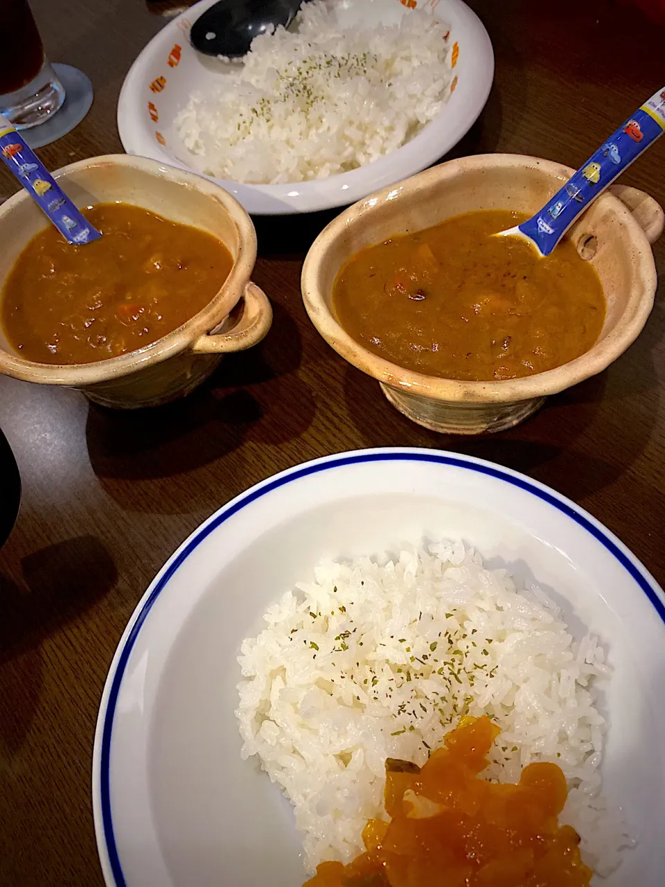 Snapdishの料理写真:牛すじ煮込みカレー　辛口　ちょい甘口　福神漬け　アイスコーヒー|ch＊K*∀o(^^*)♪さん