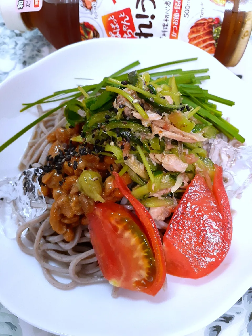 これうまつゆと純氷🔷冷え冷え🎐夏の納豆そば🔷農家さんの朝採り韮を生でいただきまぁす🍜
|@きなこさん