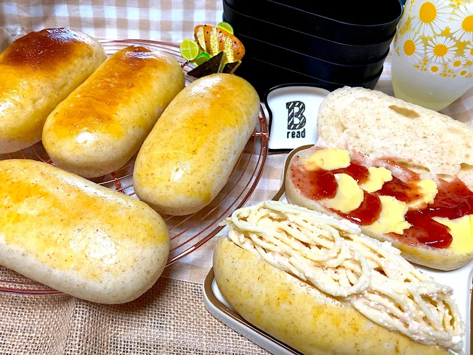 Snapdishの料理写真:全粒粉入りコッペパン 〜バター＆いちご🍓・豆腐＊たらこdeトロ旨パスタ🍝をサンド〜|がぁがさん