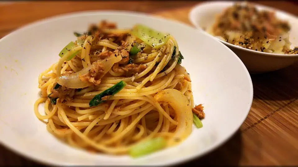 ﾂﾅと玉ねぎと小松菜のﾆﾝﾆｸ醤油ﾊﾟｽﾀ～🍝
の晩ごはん✨|kaz(*･ω･)さん