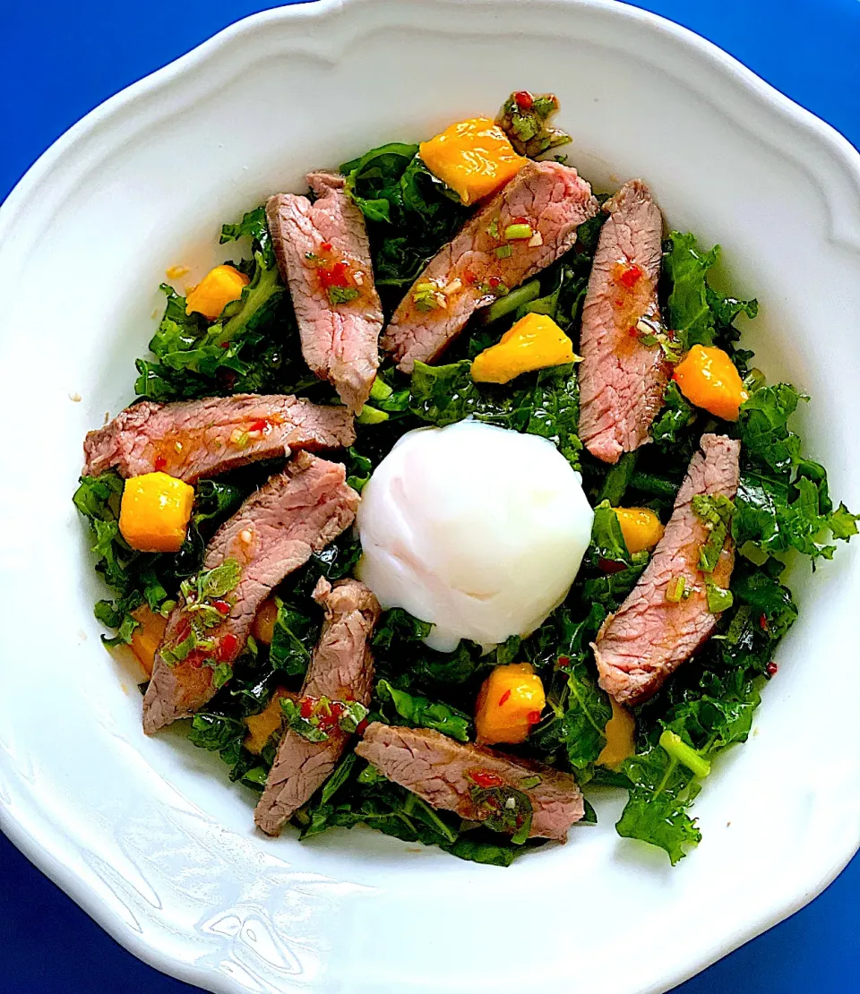 Snapdishの料理写真:Flank steak, kale and mango salad, spicy sweet and tangy vinaigrette, sous vide egg|12Dragonさん