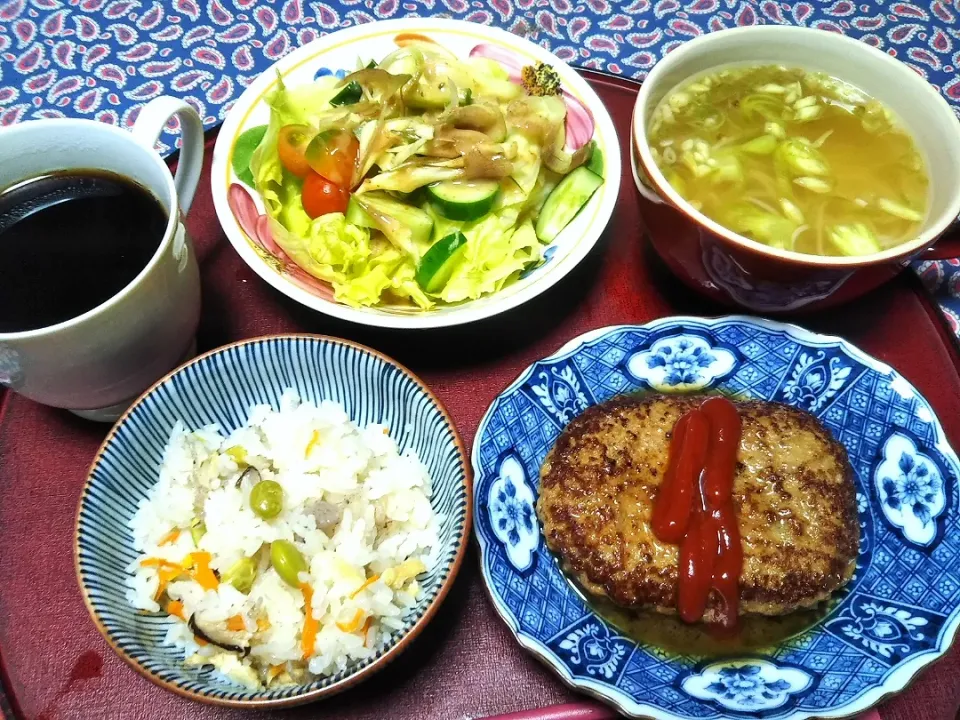 よねばーばの朝ごはん
ハンバーグ
炊き込み御飯
煮麺
ごまドレッシングサラダ|yoneばーばさん