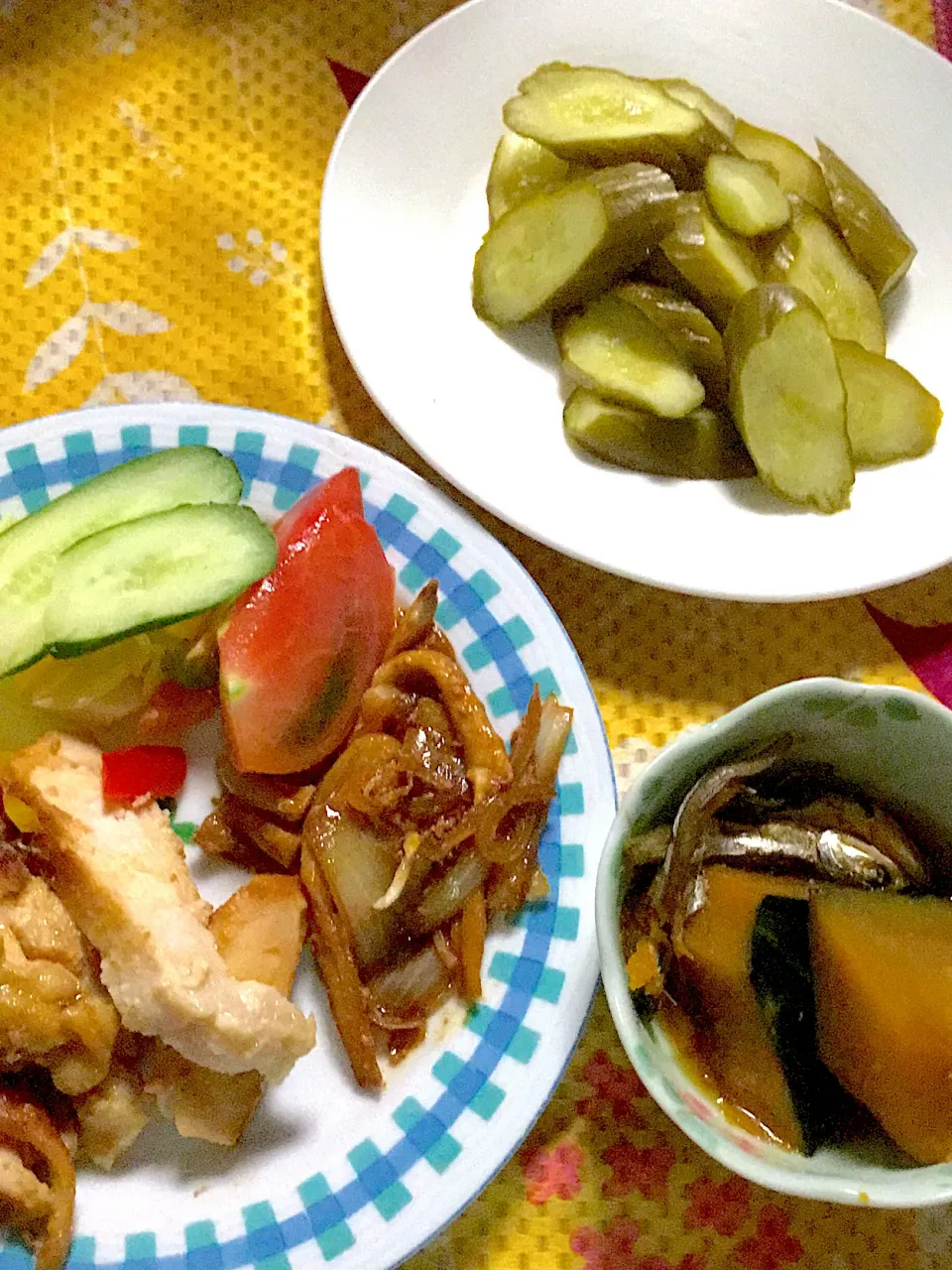 Snapdishの料理写真:鶏むねの塩麹漬焼き　添え野菜🥬🥗　南瓜煮　糠漬け|掛谷節子さん