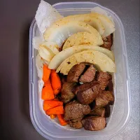 Snapdishの料理写真:スタミナさいころステーキ弁当|hohoさん