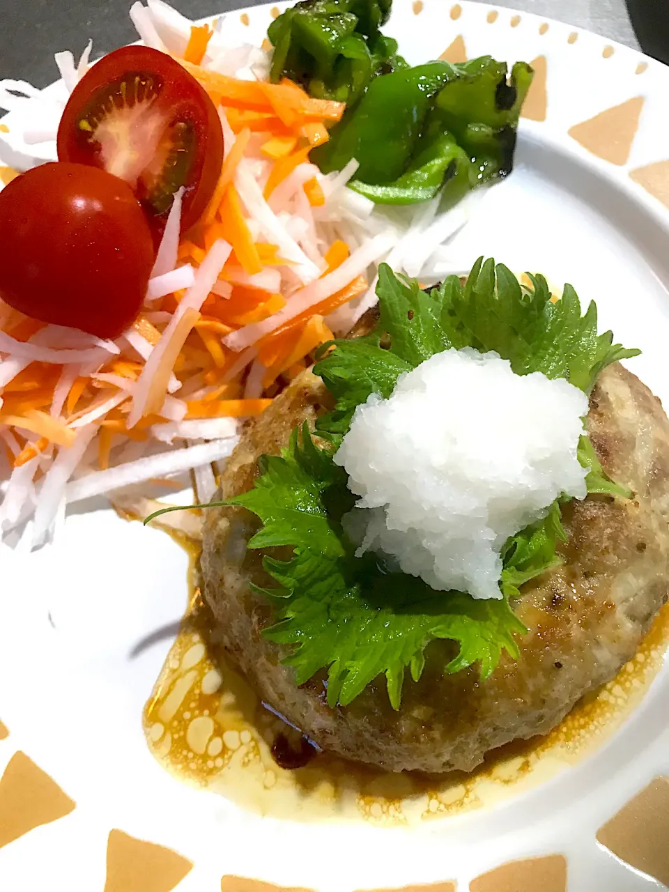 庭の大葉で和風ハンバーグな晩御飯|ちーさん