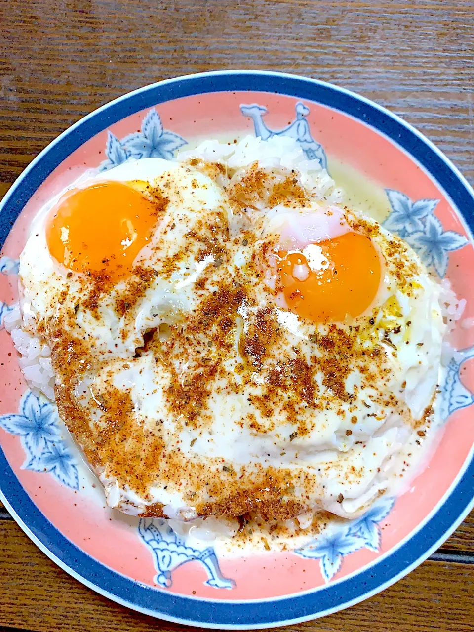 目玉焼き丼^_^シーザードレッシングとケイジャンシーズニングで。ヤバイです。旨旨^_^|きよっさんさん