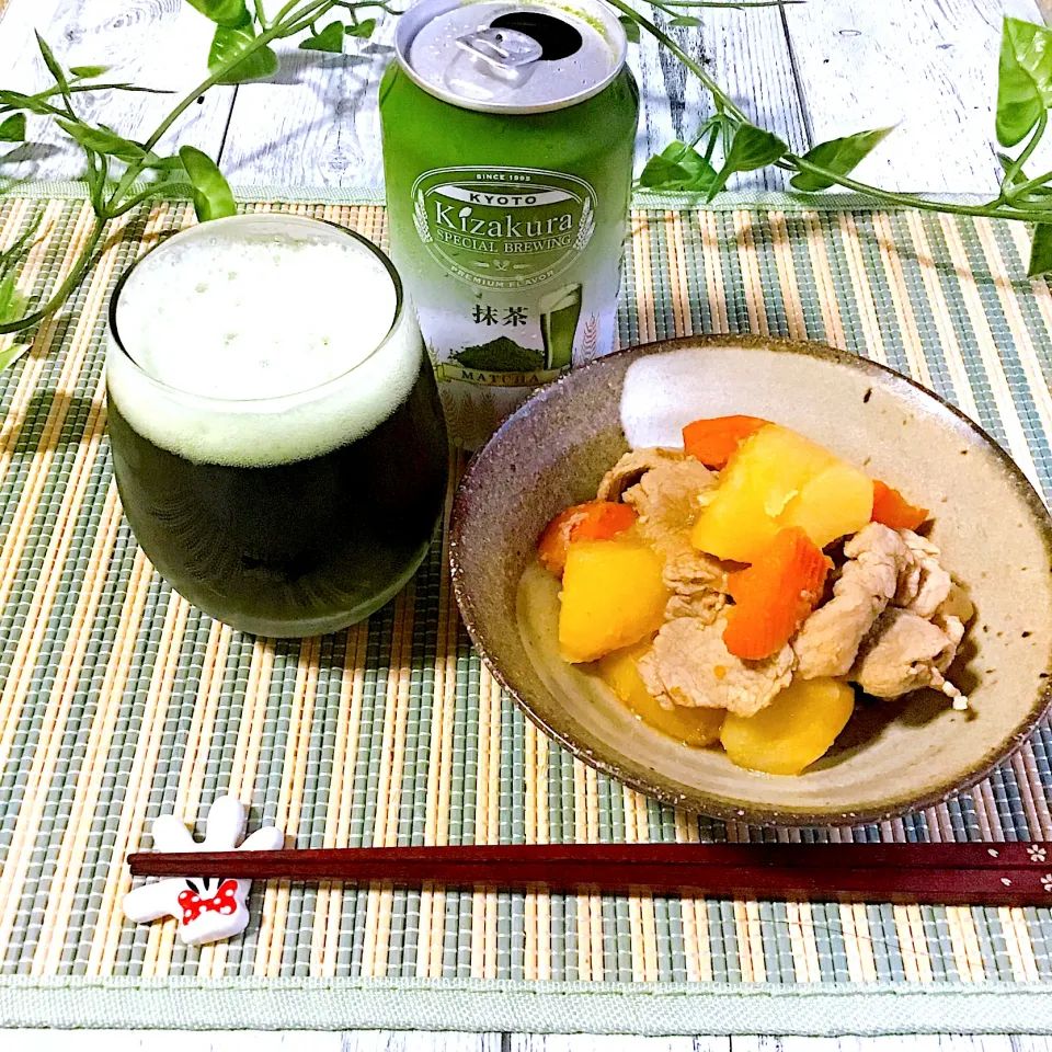 Snapdishの料理写真:抹茶のクラフトビールと肉じゃがで和のおうち晩酌♪♪|夢ーテルさん