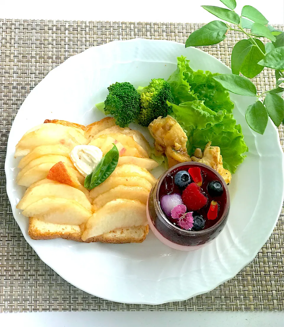 桃トーストとチキンのカレー風味|ayakotomilさん