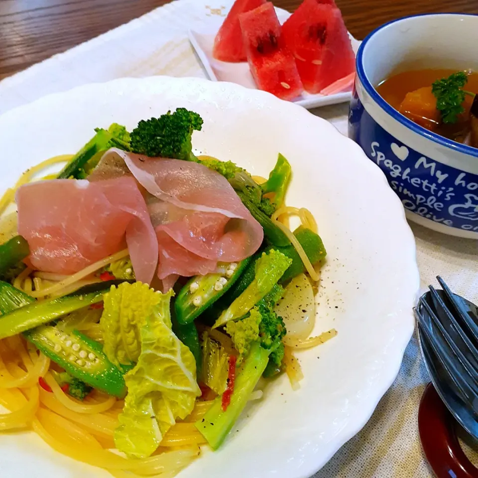 緑の野菜パスタ☺️
根菜のスープ|fumfumさん