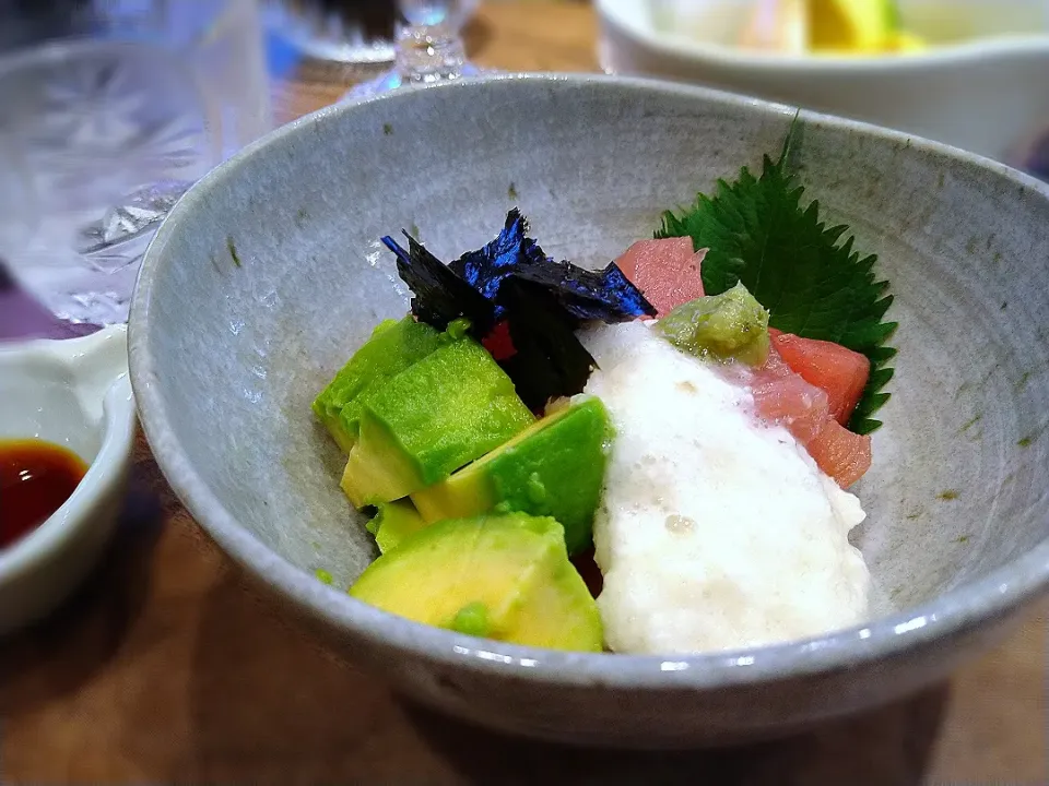 まぐろとアボカドの山掛け|古尾谷りかこさん