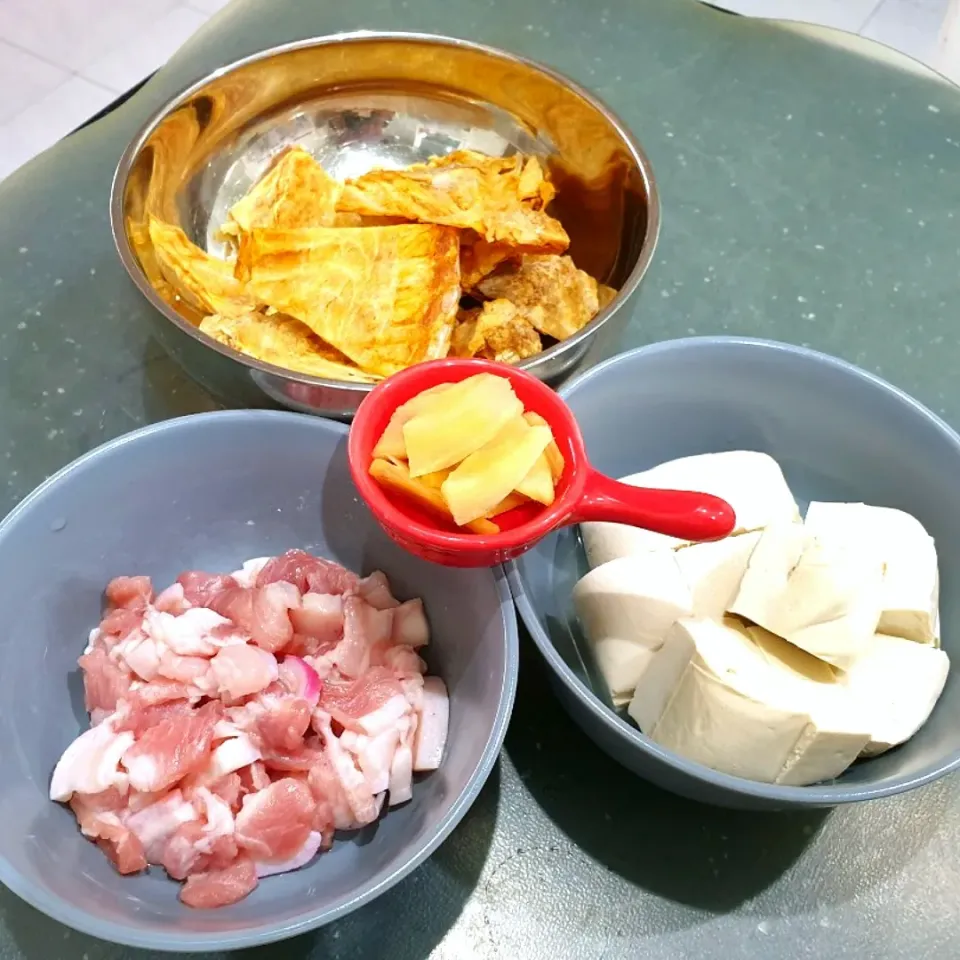 Snapdishの料理写真:Tofu Soup w/ Salted Fish Bone|envymaqueenさん