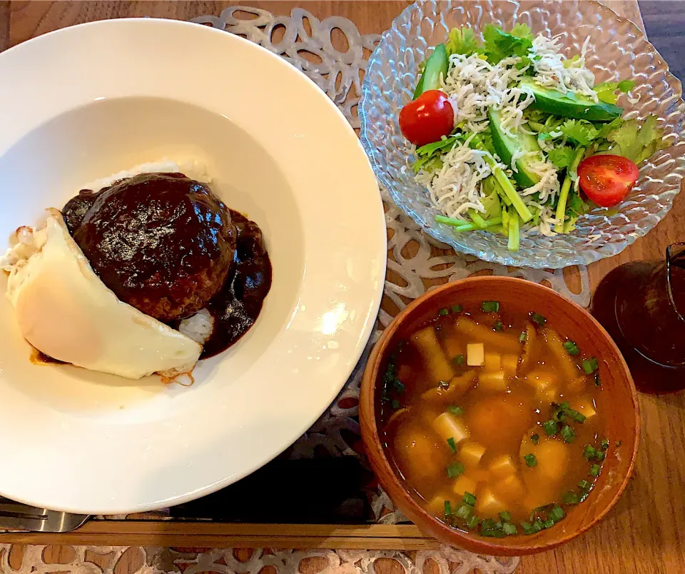 ロコモコ丼　大粒なめこ汁|たまにゃんさん