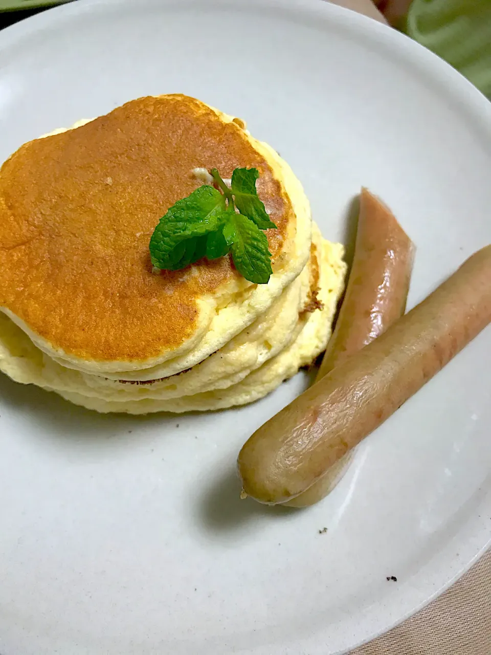 メレンゲ入りプルプル米粉パンケーキ　バターとラムと蜂蜜かけて|カピバラおやじさん