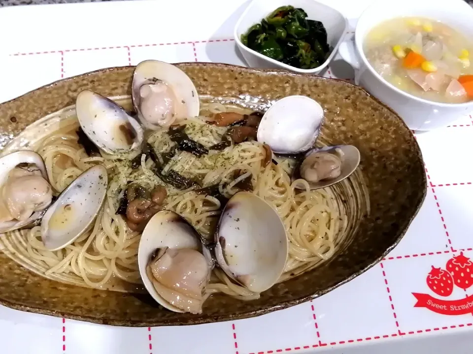 アサリのパスタ
野菜スープ
ワカメのピリ辛炒め|あぁちゃんさん