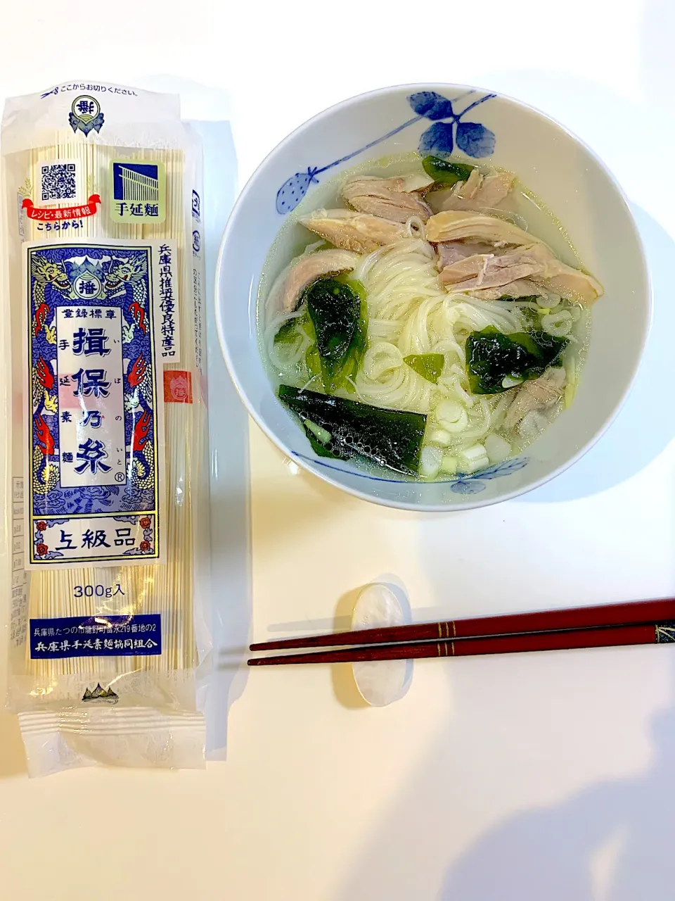 お酒の後は骨付き鶏モモで作ったわかめ素麺でしめます。鶏モモは圧力鍋で20分加圧、肉もホロッととろけるくらい柔らかくて美味しい🍗|yukiさん