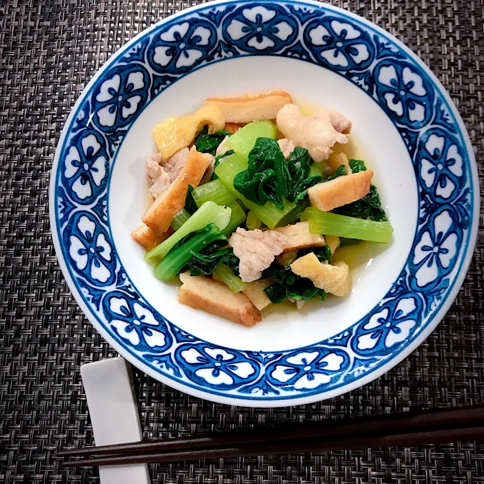 らでぃっしゅぼーやさまの小松菜🥬で煮びたし¨̮⑅*油揚げ、平天、豚肉と共に𓎩|めぐぐさん