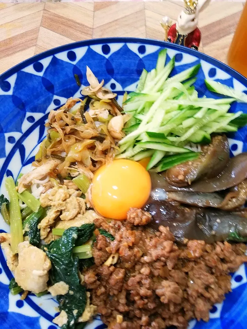 728
糖質ゼロ麺に作りおき色々乗せたランチ😋|たえさん