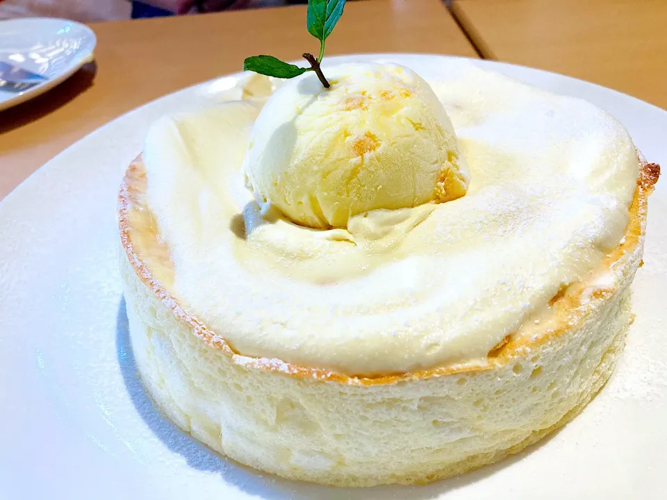 Snapdishの料理写真:アロハキッチン　リリコイ（パッションフルーツ）パンケーキ|もちもちさん