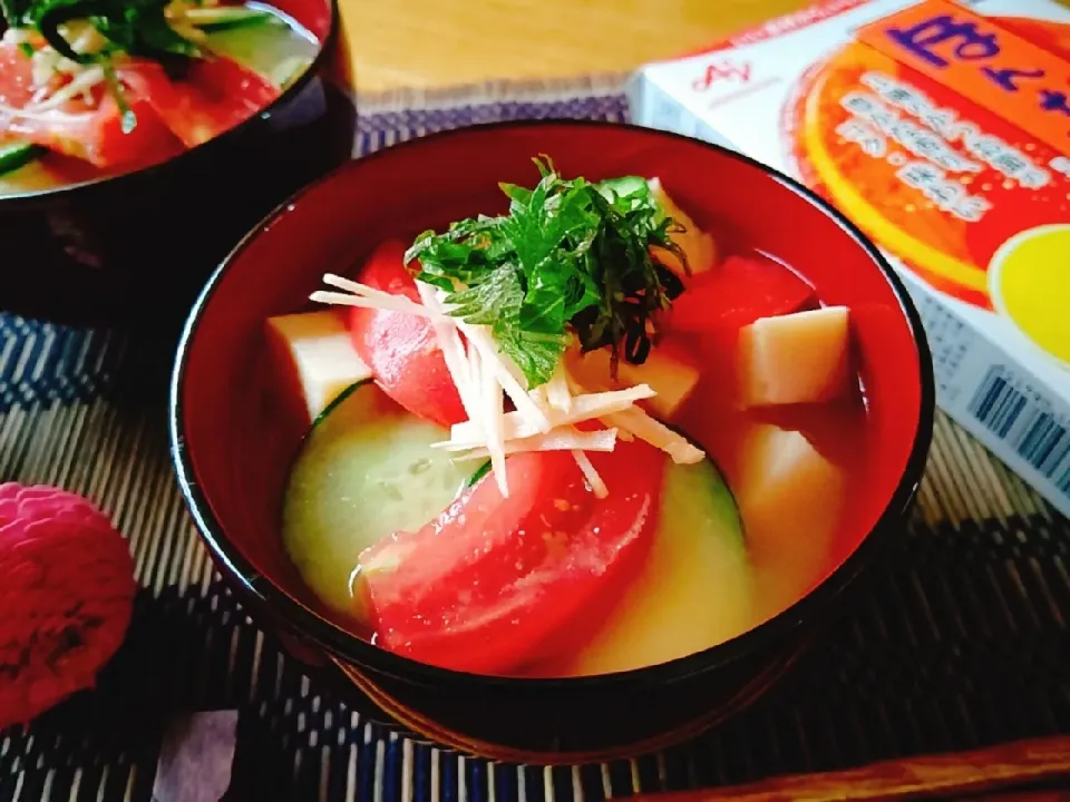 味染み豆腐と夏野菜の冷やし味噌汁|Naomi Furuyaさん