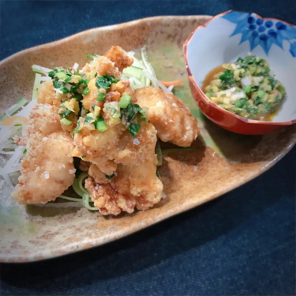 ニラと白ネギの香味ダレで食べる鶏からあげ◡̈|めぐぐさん