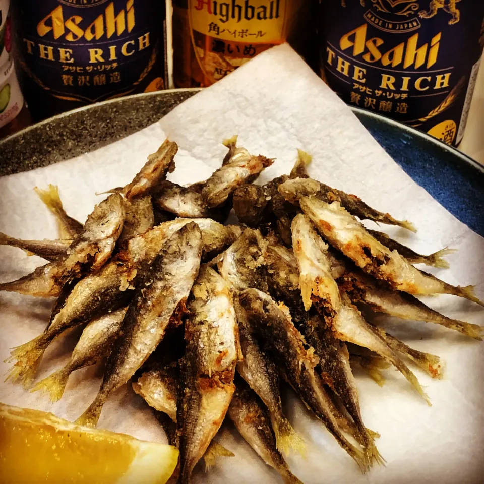 男の料理シリーズ。釣ってきた豆アジを素揚げしてみた。いろんな味でビールのおつまみに！|team.k888@icloud.comさん