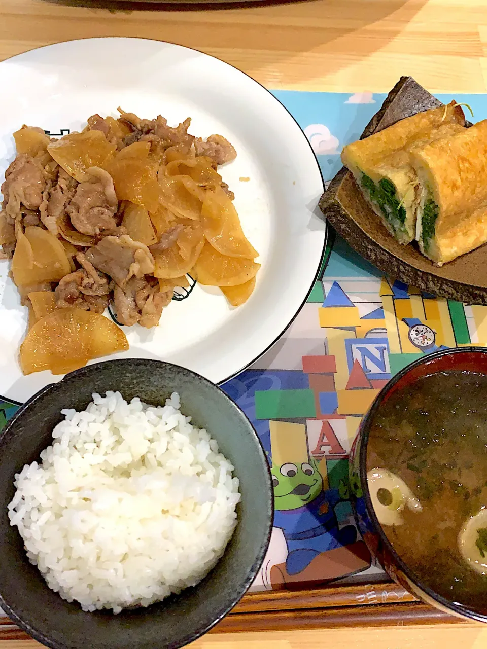 ・スライス大根と豚肉のにんにく醤油炒め　・油揚げと水菜のチーズ焼き　・お味噌汁|ぺろたんさん