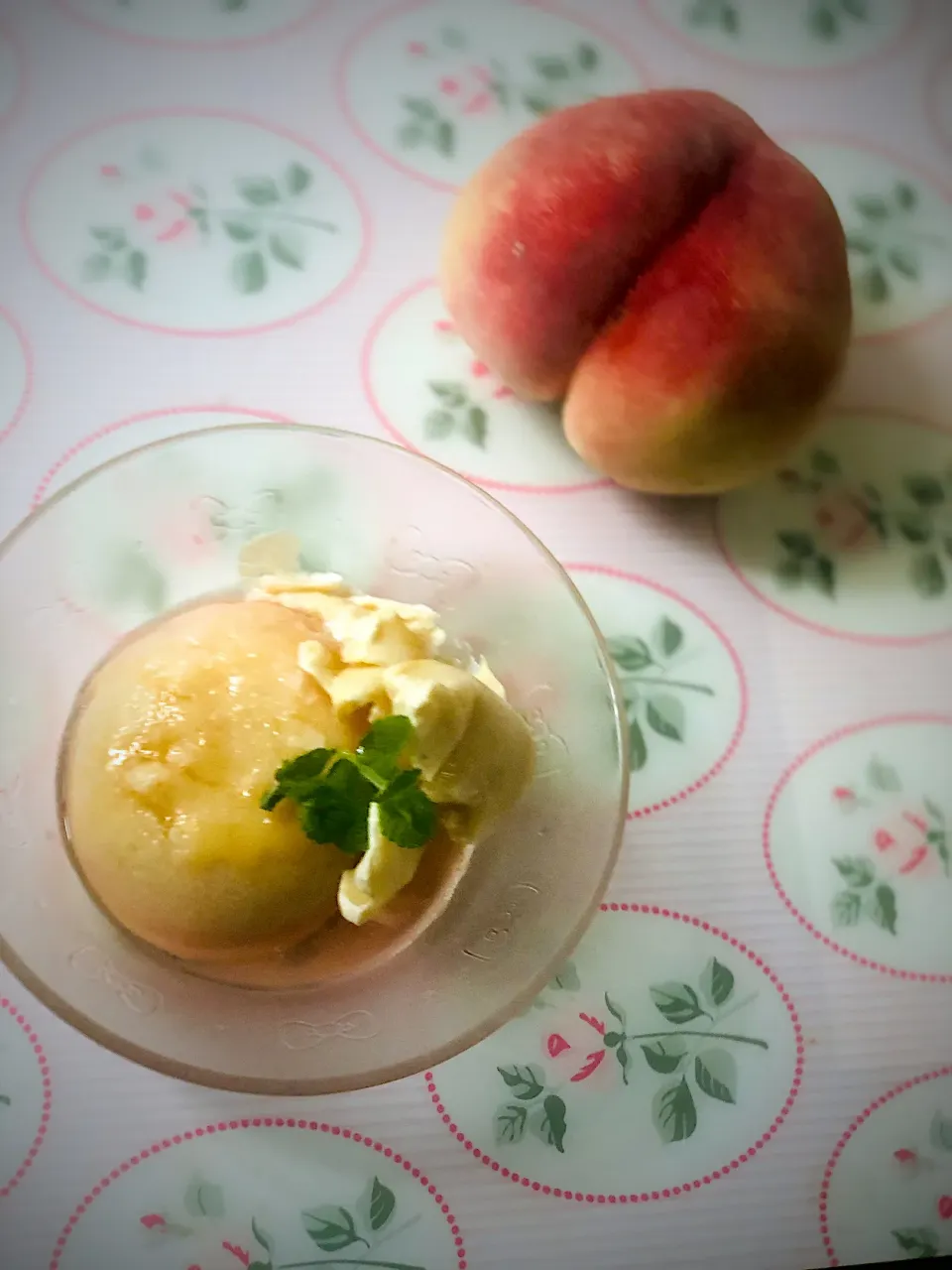 真希さんの 桃の蒸し煮🍑with 糀甘酒と豆腐のアイス|かずきっちんさん