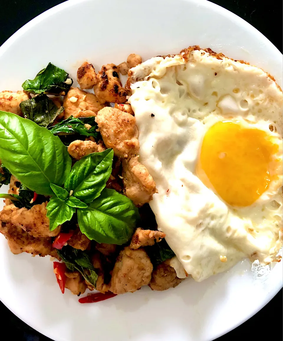 Thai basil chicken using fresh basil from our garden 😍|Yenさん