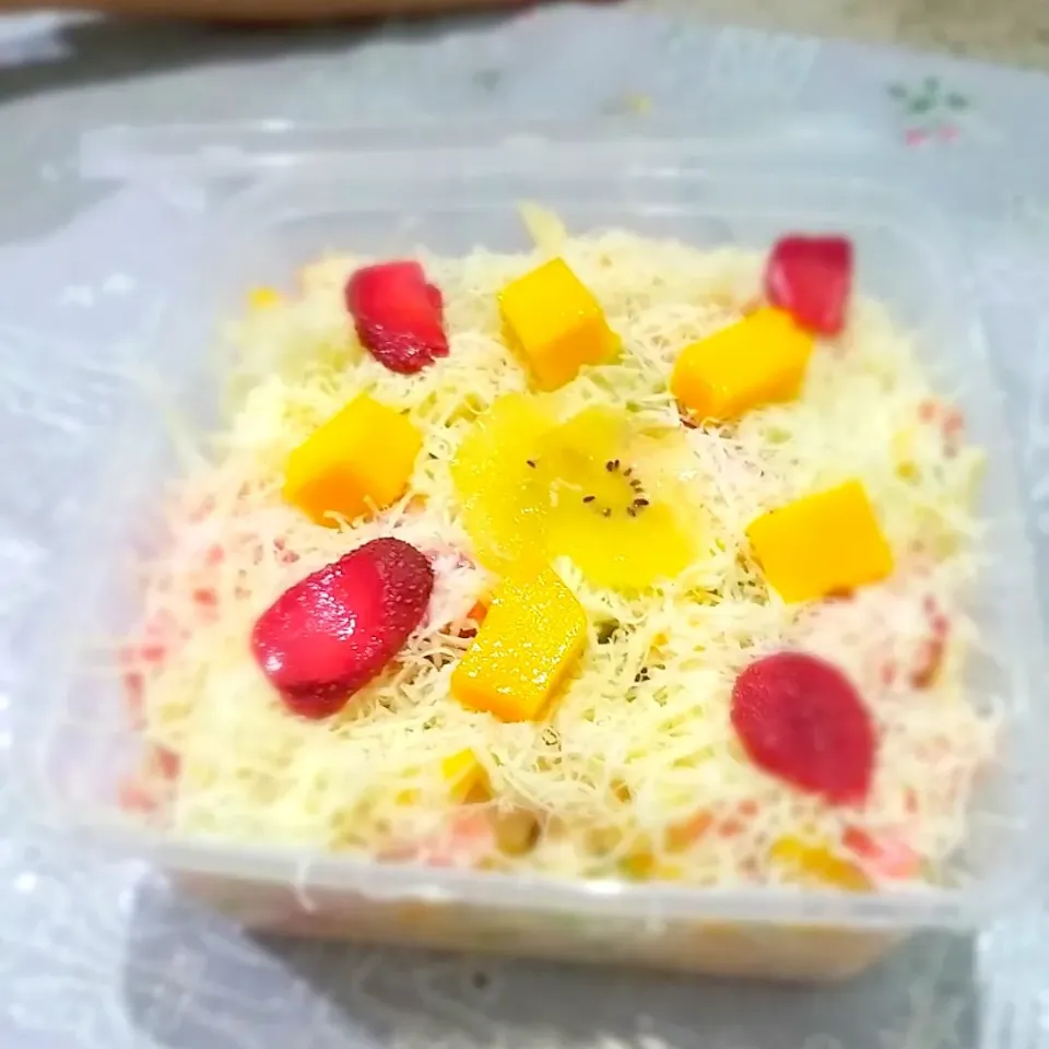 Snapdishの料理写真:Fruit Salad...1000ml....50K|Deybiecynthiaさん