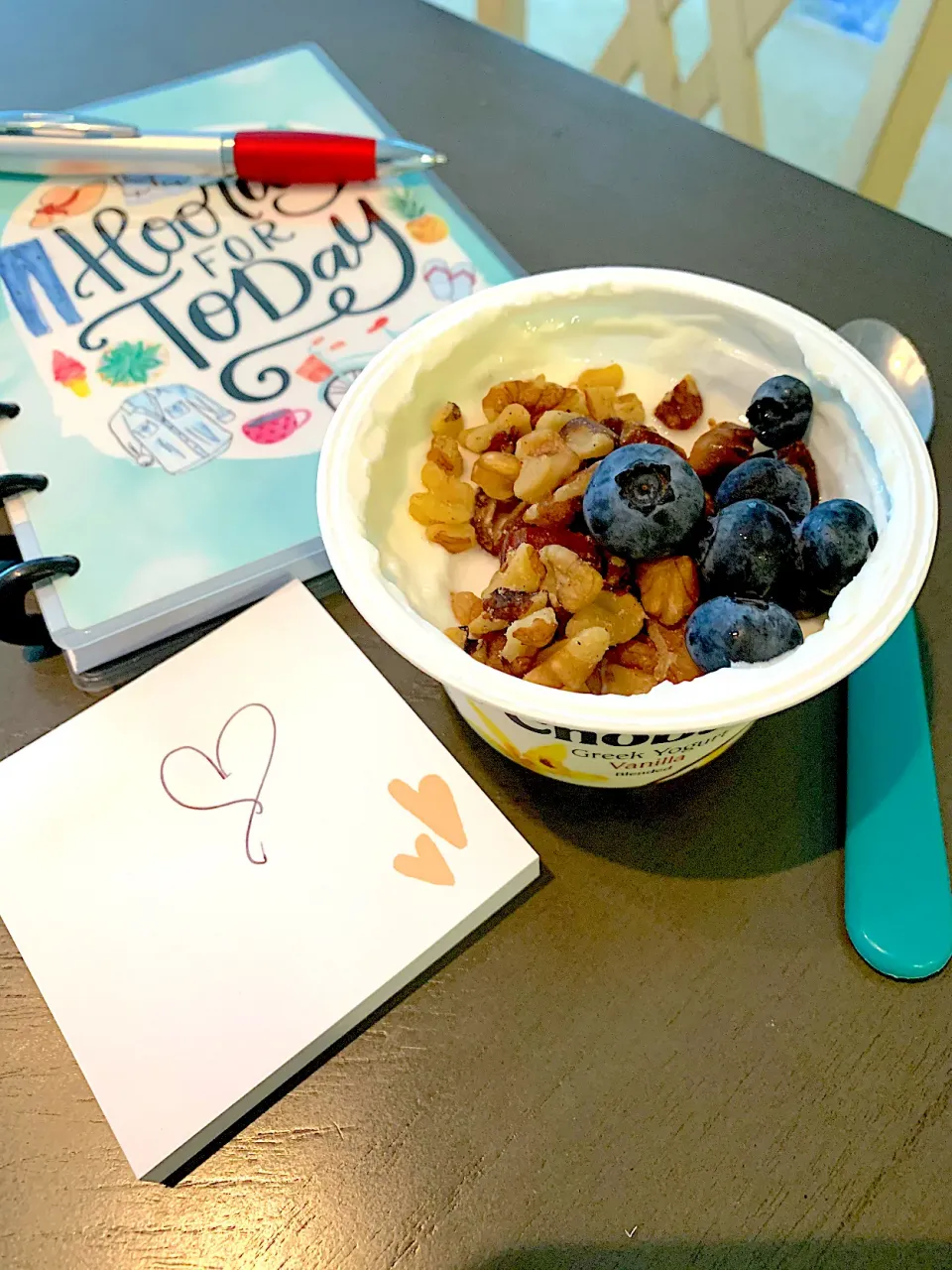 Chiobani greek yogurt topped with Fresh blueberries and walnuts|🌺IAnneさん